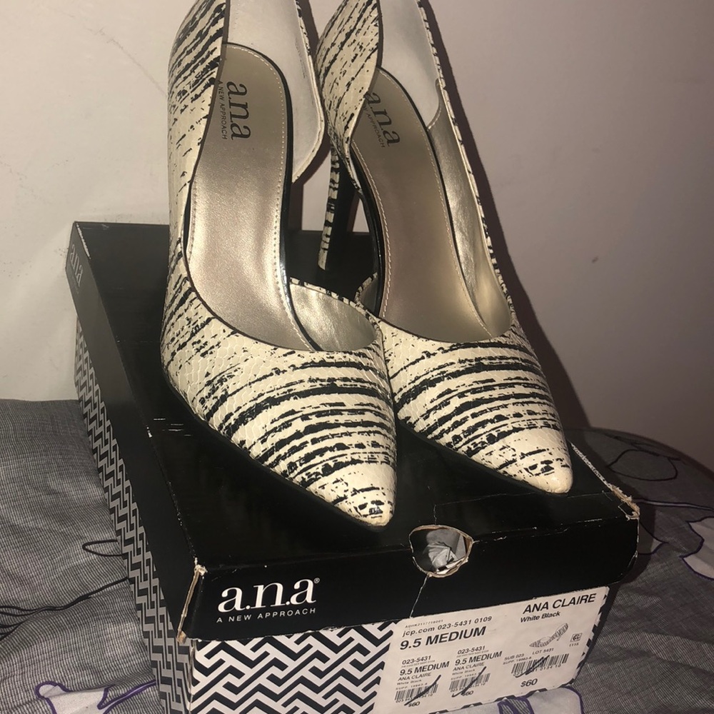 Ana Claire size 9.5 never worn